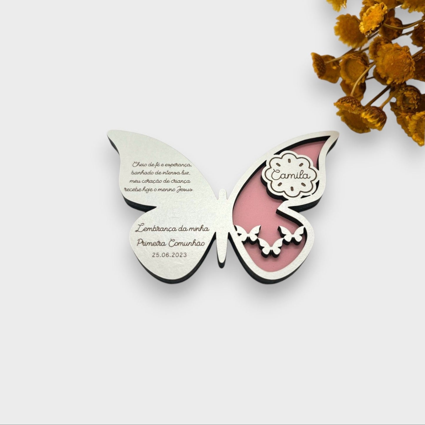 4 Lembrança de Primeira Comunhão em forma de borboleta, MDF branco e rosa, com nome, data e frase inspiradora, em íman